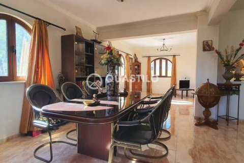 4 bedrooms Villa in Limassol, Cyprus No. 82042 4