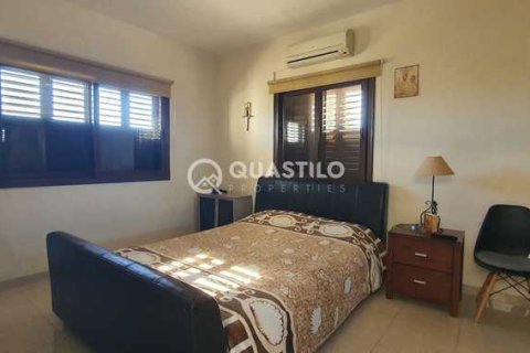 4 bedrooms Villa in Limassol, Cyprus No. 82042 12