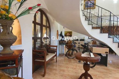 4 bedrooms Villa in Limassol, Cyprus No. 82042 5