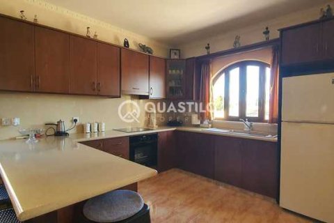 4 bedrooms Villa in Limassol, Cyprus No. 82042 6