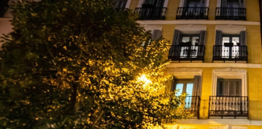 3 bedrooms Apartment in Madrid, Spain No. 124593
