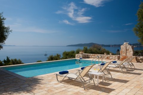 420m² Villa in Meganisi, Greece No. 109001 1