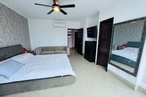 3 bedrooms Apartment in Panama City, Panama No. 127825 3