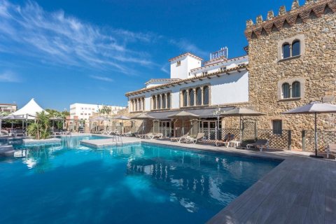 6515m² Commercial property en Empuriabrava, Spain No. 25570