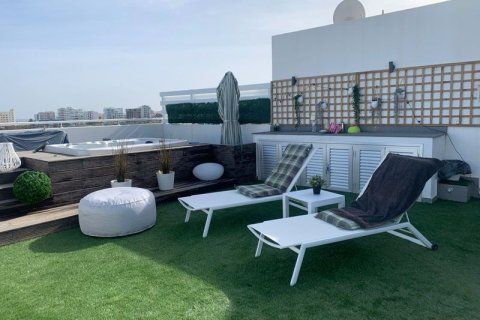 3 bedrooms Apartment in Larnaca, Cyprus No. 36985 3