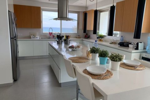 3 bedrooms Apartment in Larnaca, Cyprus No. 36985 8