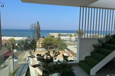 3 bedrooms Apartment in Larnaca, Cyprus No. 36985 1