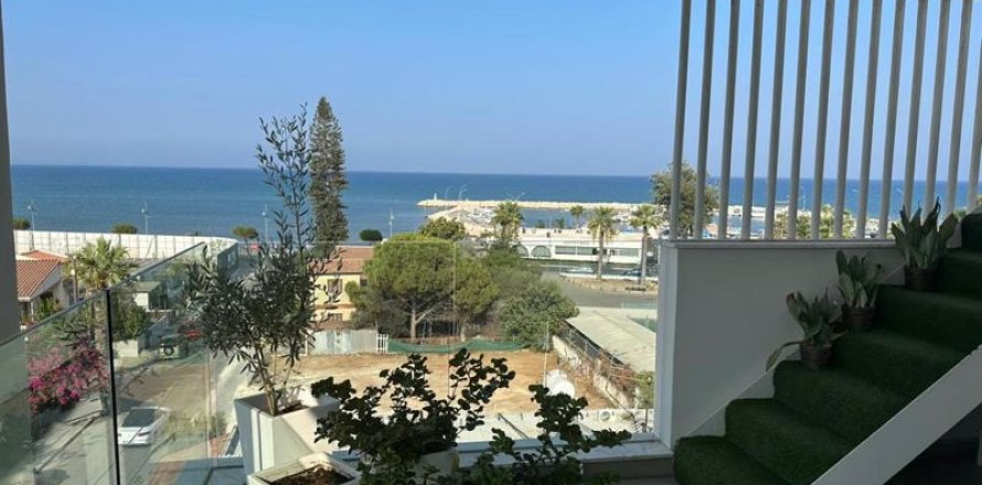3 bedrooms Apartment in Larnaca, Cyprus No. 36985