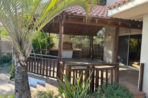 5 bedrooms House in Agios Tychonas, Cyprus No. 31865 9