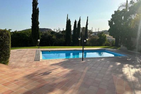 5 bedrooms House in Agios Tychonas, Cyprus No. 31865 8