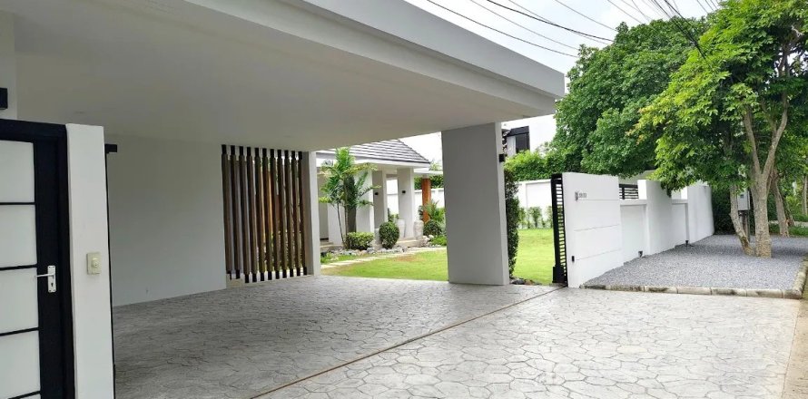 4 bedrooms House in Chiang Mai, Thailand No. 98160