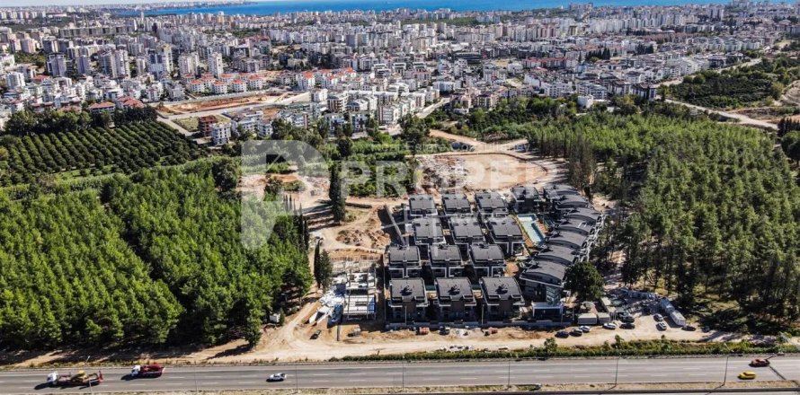 8 rooms Villa in Konyaalti, Turkey No. 14456