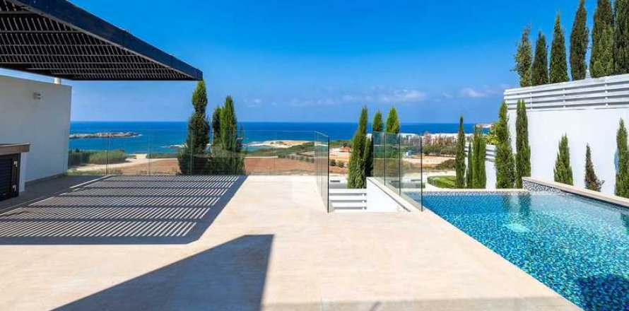 5 bedrooms House in Pegeia, Cyprus No. 66129