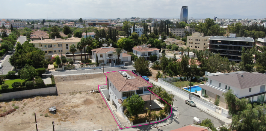 Дом с 5 спальнями в Агландзия, Кипр №63097