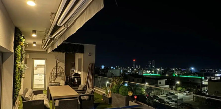 2 bedrooms Penthouse in Mesa Geitonia, Cyprus No. 63939