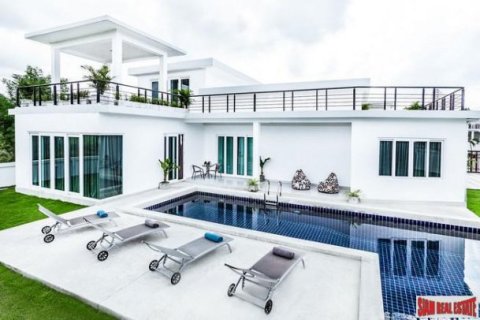 5 bedrooms Villa in Jomtien Beach, Thailand No. 96957 1