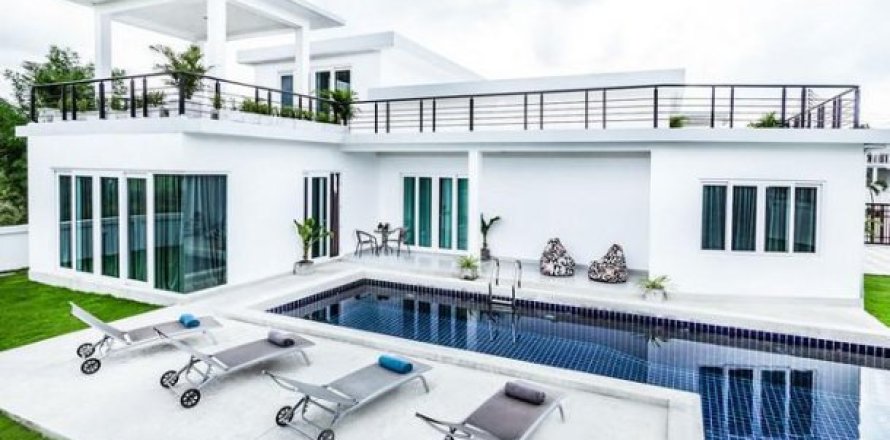 5 bedrooms Villa in Jomtien Beach, Thailand No. 96957