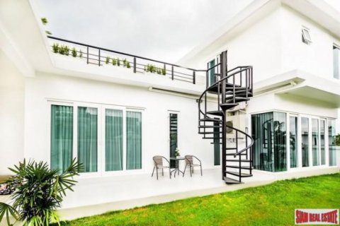 5 bedrooms Villa in Jomtien Beach, Thailand No. 96957 9