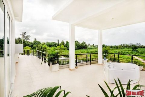 5 bedrooms Villa in Jomtien Beach, Thailand No. 96957 11