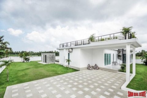 5 bedrooms Villa in Jomtien Beach, Thailand No. 96957 4