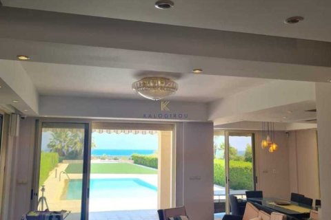 5 bedrooms House in Pervolia, Cyprus No. 29337 2