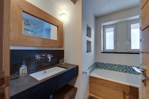 4 bedrooms Apartment in Val-d'Isere, France No. 99399 9