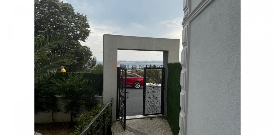 5 bedrooms Apartment in Bueyuekcekmece, Turkey No. 116242