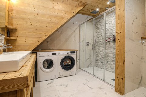 7 bedrooms House in Morzine, France No. 100114 9