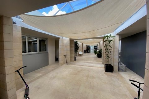 5 bedrooms House in Paphos, Cyprus No. 37851 4