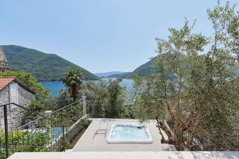 4 bedrooms House in Kotor, Montenegro No. 104832 18
