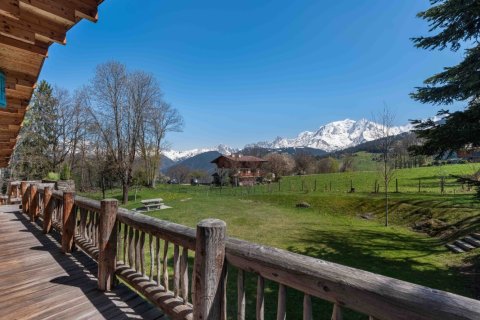 6 bedrooms House in Combloux, France No. 99534 2