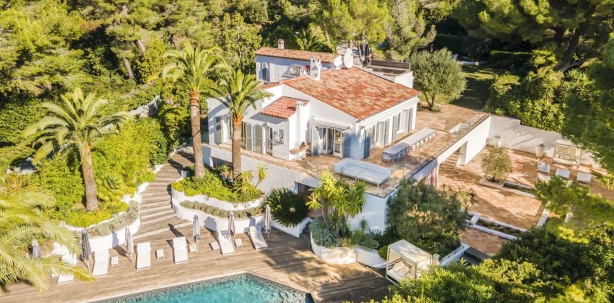 7 bedrooms Villa in Cannes, France No. 83447