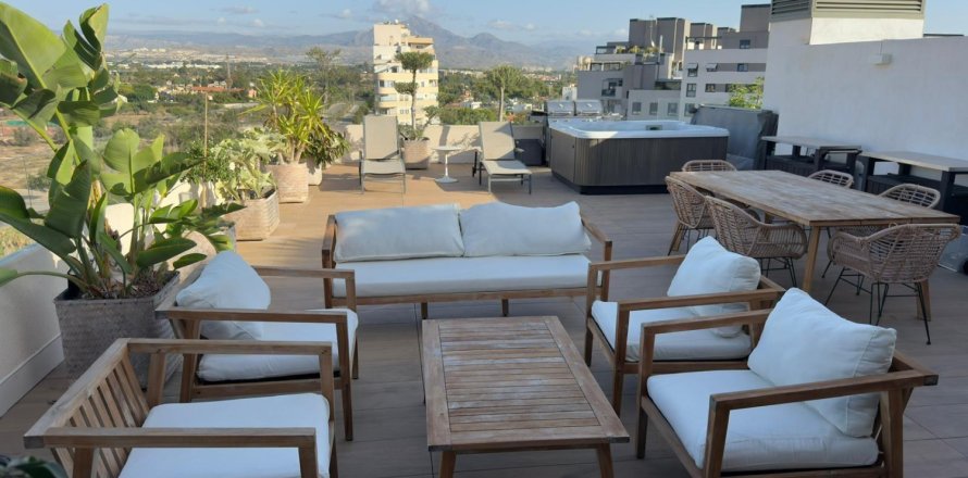 3 bedrooms Penthouse in Alicante, Spain No. 124751