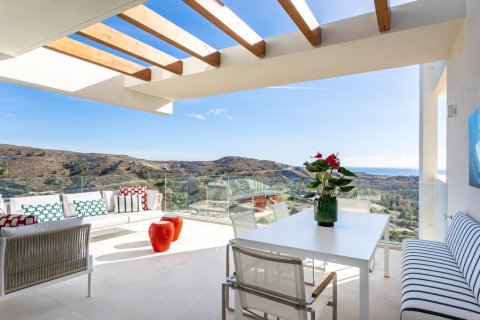 2 bedrooms Apartment in Benahavis, Spain No. 27424