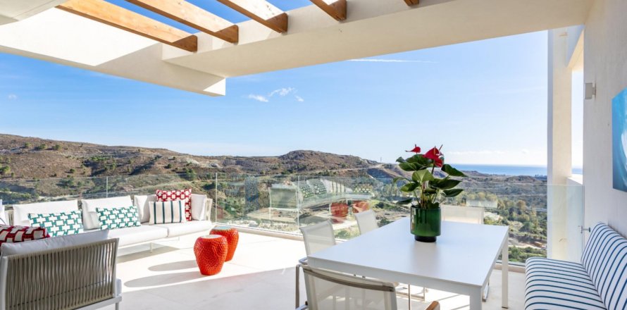 2 bedrooms Apartment in Benahavis, Spain No. 27424