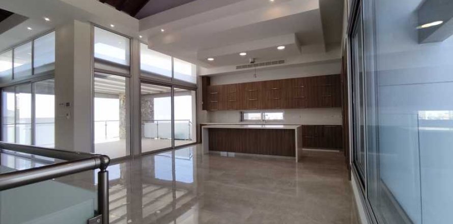 Дом с 3 спальнями в Лимассол, Кипр №100900