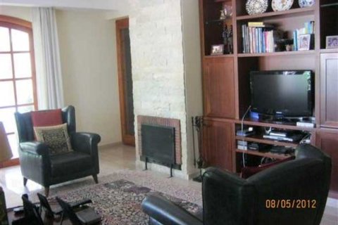 Дом с 5 спальнями в Строволос, Кипр №80728 6