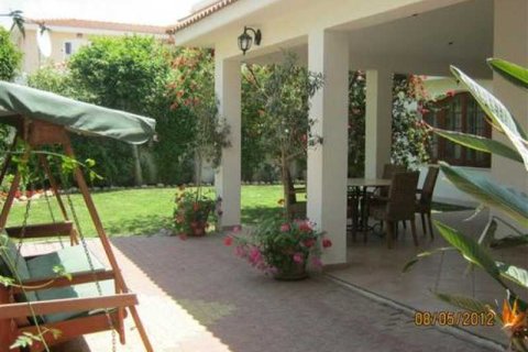 Дом с 5 спальнями в Строволос, Кипр №80728 7