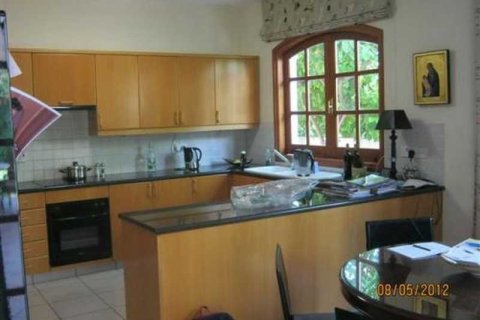 Дом с 5 спальнями в Строволос, Кипр №80728 5