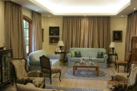 Дом с 5 спальнями в Строволос, Кипр №80728 8