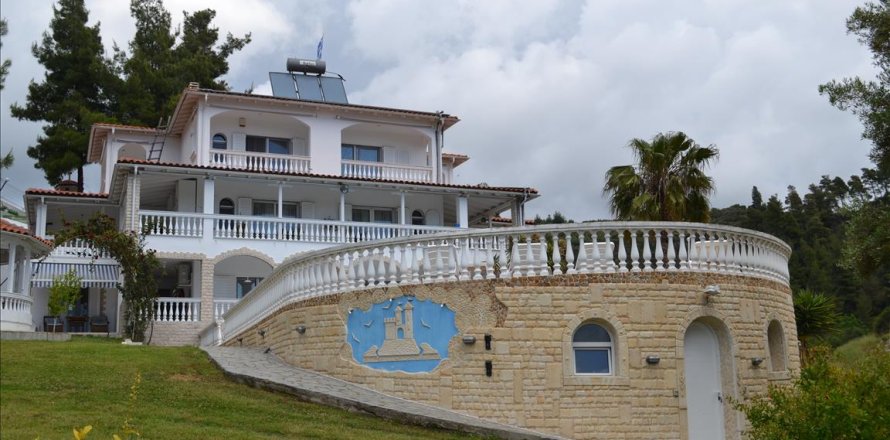 5 bedrooms Villa in Chalkidiki, Greece No. 59199