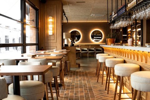 190m² Commercial property en Ciudad Vieja, Spain No. 27656