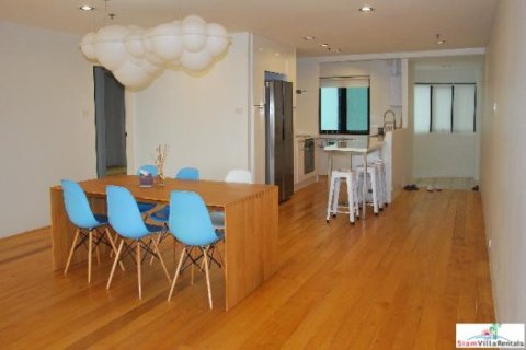 2 bedrooms House in Bangkok, Thailand No. 96877 2