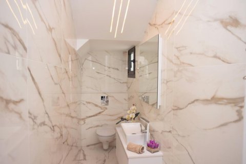 4 bedrooms Townhouse in Limassol, Cyprus No. 105991 10