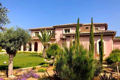 4 bedrooms House in Kato Polemidia, Cyprus No. 30536 8