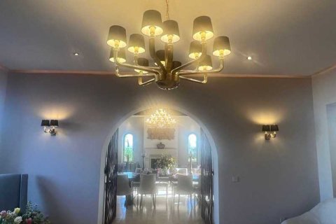 4 bedrooms House in Kato Polemidia, Cyprus No. 30536 11