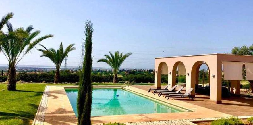 4 bedrooms House in Kato Polemidia, Cyprus No. 30536