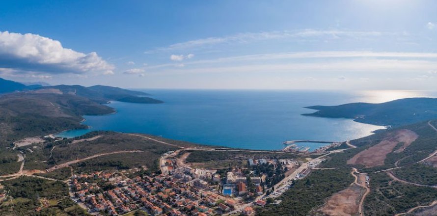 Studio Apartment in Tivat, Montenegro No. 104825