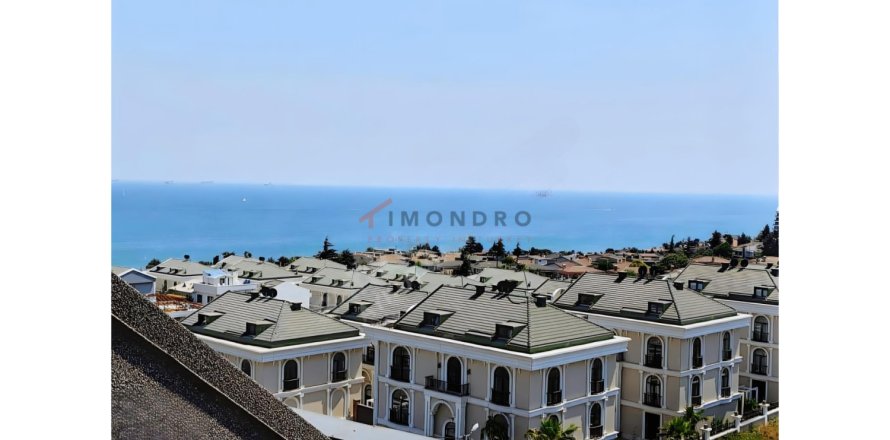 3 dormitorios Apartment en Bueyuekcekmece, Turkey No. 125274