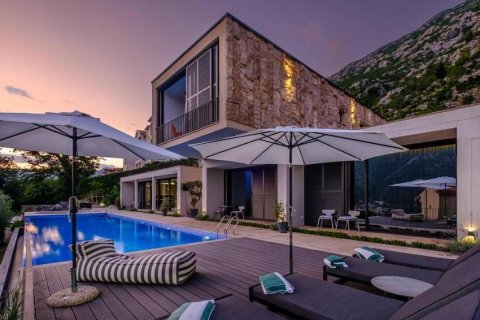 5 bedrooms House in Kotor, Montenegro No. 75919 1